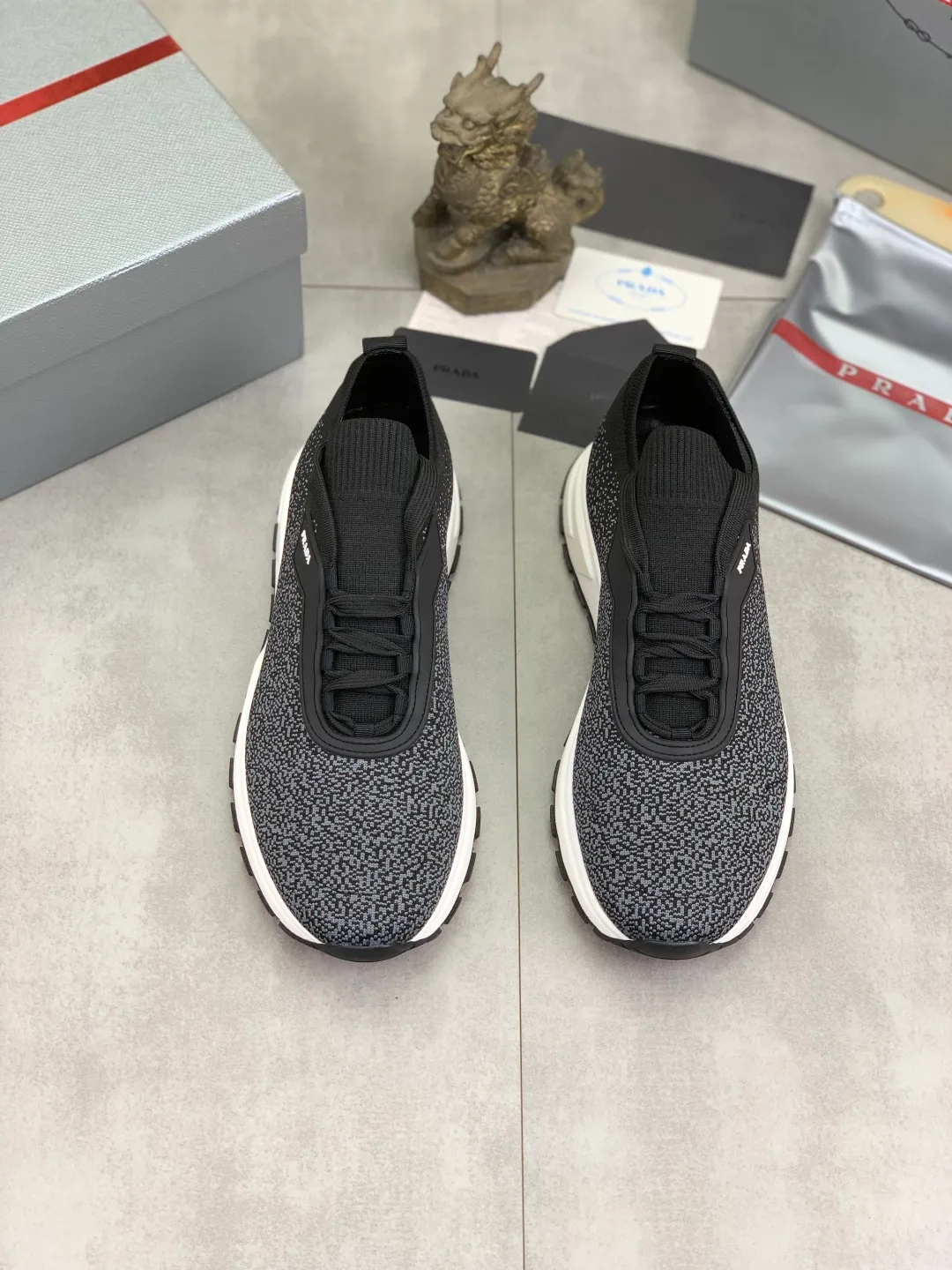 Men's Men's Shoes 💰P500💰【New Style】 (PRADA) The latest model of men's shoes has been launched on the official website in 1:1 copy, synchronized with Hong Kong counters, and on the same catwalk; all made of cowhide Epoxy mesh ➕Imported breathable fabric with cowhide lining, 🍡🍡Original 1:1 rubber outsole, non-slip and wear-resistant; comfortable on the feet, attractive style, fine workmanship, and simple and neat shoe lasts, highlighting a man's boldness and toughness, 👍size 38 to 44 3⃣️Color🉑️Choose